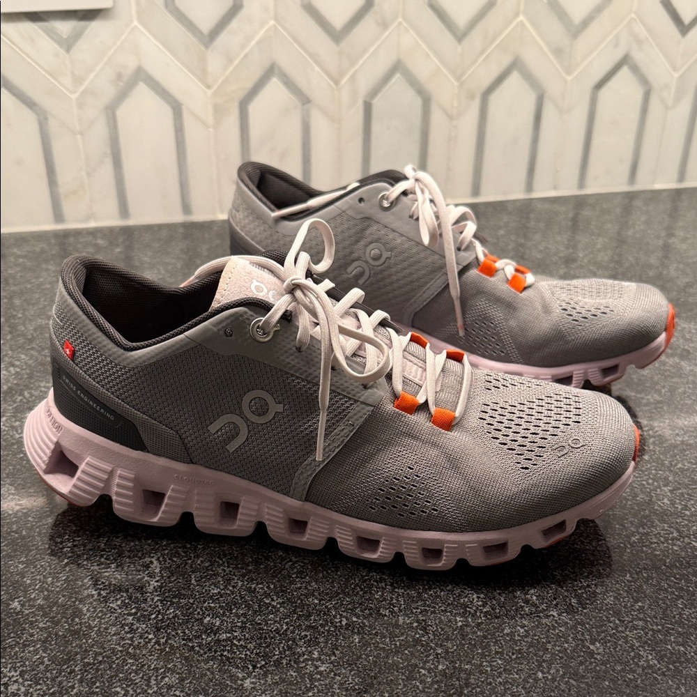 On Running Gray and Pink Athletic Shoes 7.5